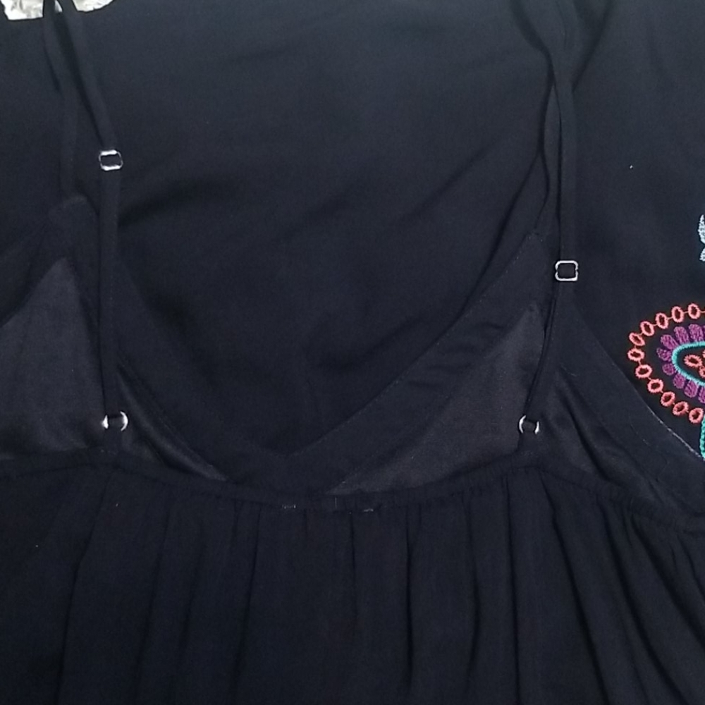 Sleeveless Floral Dress - Picture 3 of 4